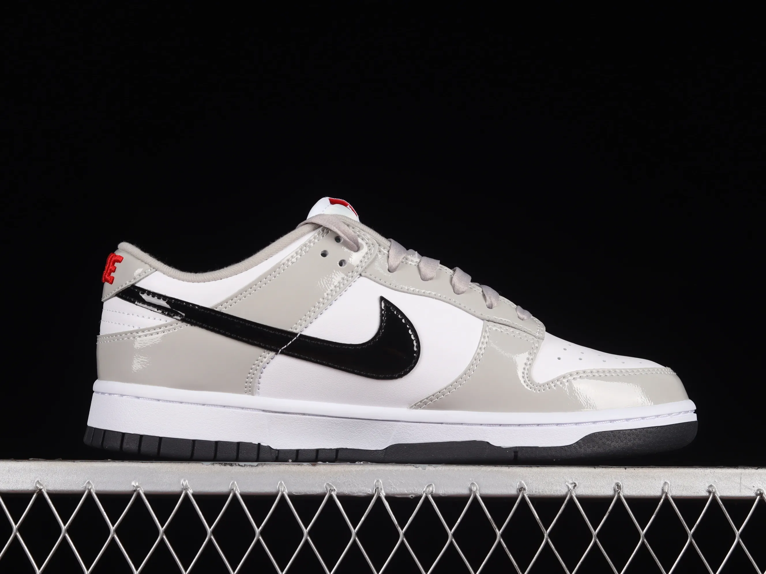 All Categories Nk SB Dunk Series Nk SB Dunk Low Low-top sneakers C version Nk Dunk Low "Light Iron Ore" Patent leather gray SB low-top sports and leisure sneakers DQ7576-001
